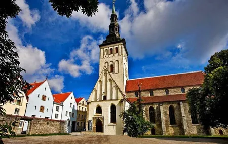 Private Shore Excursion: Walking Tour of Tallinn's old town