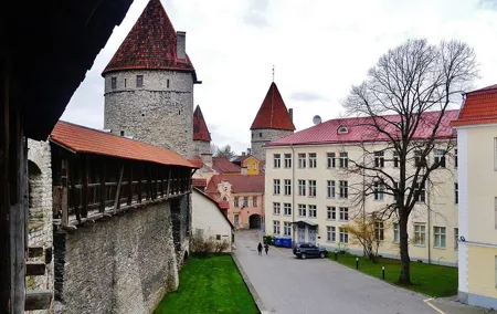 Private Shore Excursion: Highlights of Tallinn with Kadriorg and Pirita