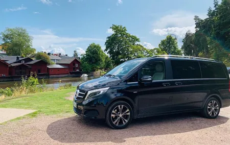 Private sightseeing tour in Tallinn by VIP car