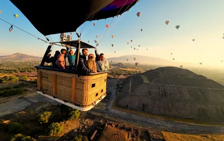 Hot Air Balloon Flight Teotihuacan With Pickup and Breakfast
