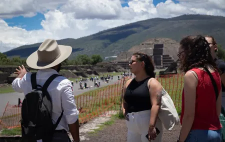 All-inclusive Teotihuacan Guided Tour with Breakfast in a Cave