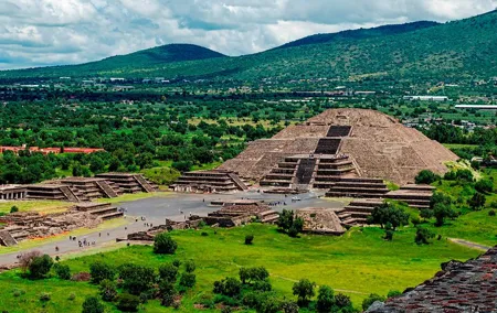 Teotihuacan Tour with Basilica of Guadalupe & Tlatelolco