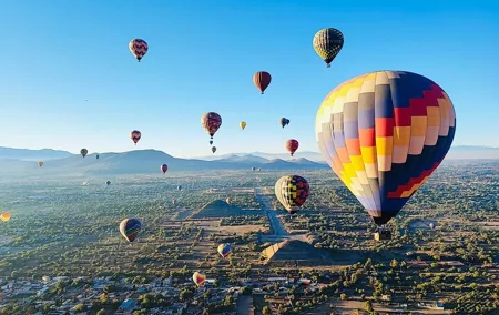 Balloon flight with breakfast in Cave and Pyramids from CDMX
