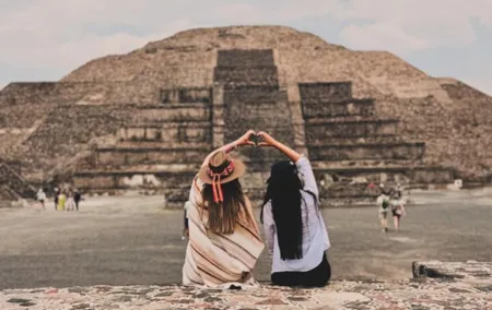 Guided Tour in Teotihuacan with Cave Breakfast and Transportation