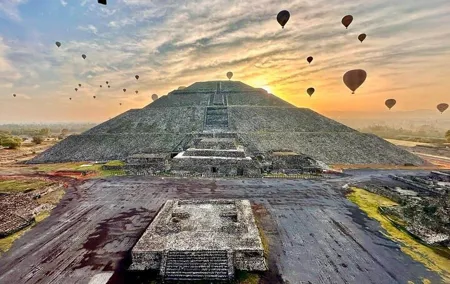Balloon flight Teotihuacan, Breakfast in a cave Pick up in CDMX