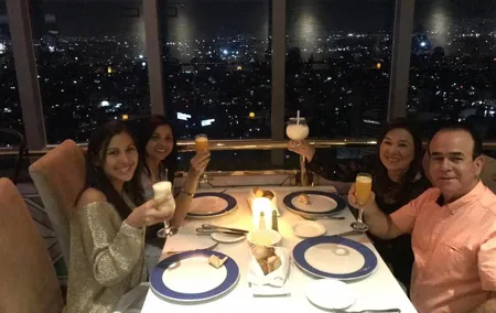 Dinner at a panoramic restaurant and show at Plaza de los Mariachis