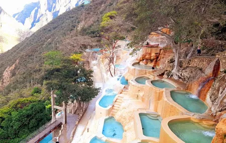 Private Tour of Tolantongo Grottoes with Transportation from CDMX