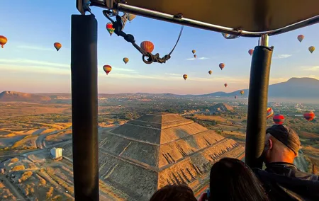 Hot Air Balloon Ride Over Teotihuacán Pyramids from Mexico City