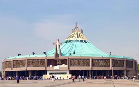 2 Days visiting Basilica of Guadalupe, Pyramids, Frida Kahlo museum & Xochimilco