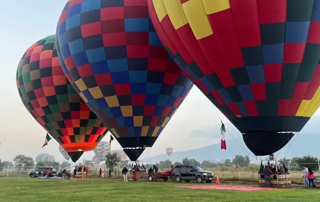 Transportation and Hot Air Balloon Flight Teotihuacán