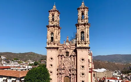 Private Full-Day Tour to Taxco and Cacahuamilpa Grottoes