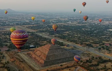 Balloon Flight with Breakfast and Transportation from CDMX