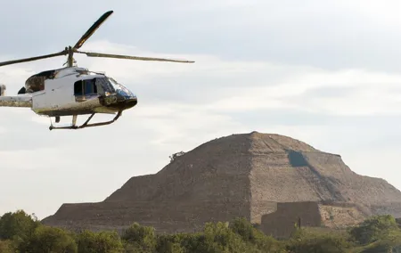 1hr Private Helicopter Tour - Mexico City & Teotihuacan Pyramids