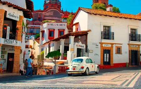 Taxco & Xochicalco Tour from Mexico City