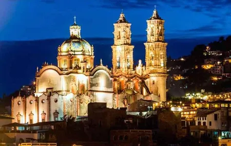 Super Combo 2 days. Day 1: CDMX City Tour and Pyramids. Day 2: Taxco and Cuernavaca