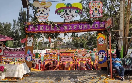 Pre-Hispanic Show and Costume Party with Dinner in Xochimilco