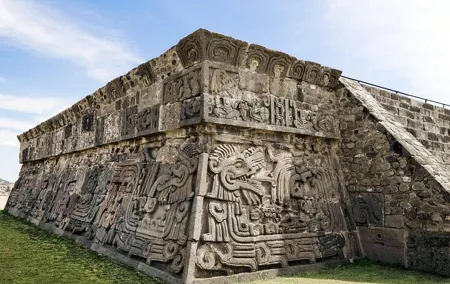 Private Tour: Taxco and Xochicalco Day Trip from Mexico City