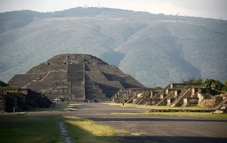 Teotihuacán Pyramids and Basilica shared tour from CDMX