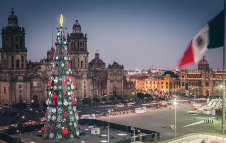 Enchanted Christmas Private Walking Tour in Mexico City