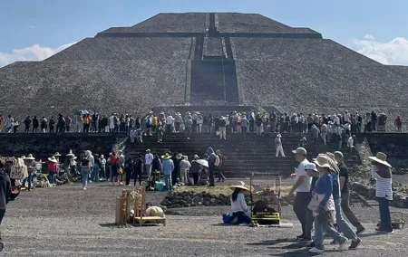 Teotihuacan with guide + Breakfast in LA CUEVA + Transportation from CDMX