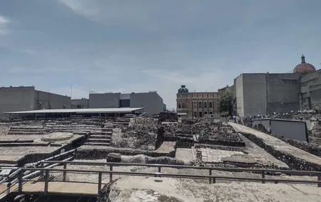 Historic center walking tour through time and space