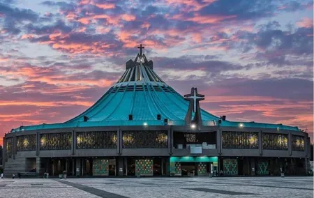 Private Tour of the Basilica of Guadalupe with Transportation + Tamales and Atole