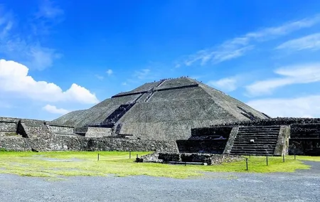 Tour to Teotihuacan by Panoramic Bus with Food Option