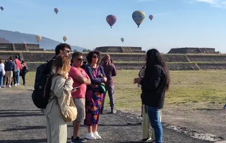 Pyramids of Teotihuacan private tour with archaeologist at dawn.