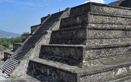 Thrifty combo 2 Days visiting Basilica of Guadalupe, Pyramids, Cuernavaca, Taxco