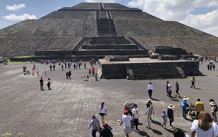 Private Tour: Teotihuacan Pyramids and Shrine of Guadalupe with lunch