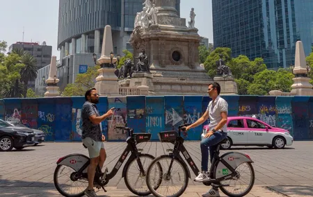 Riding a bike in Reforma & Chapultepec