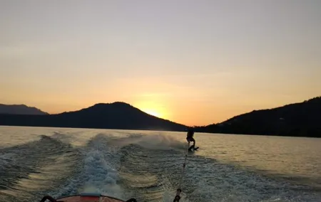 Valle de Bravo: Walking Tour & Ride a Jet Ski from Mexico City