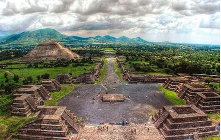 Private City Tour Mexico City -Teotihuacan - Basilica with Photographer