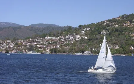Magic Town Valle de Bravo from Mexico City