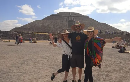 Teotihuacan Pyramids Adventure with Historic Center Exploration