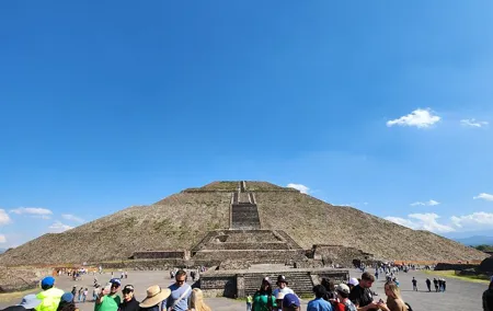Pyramids and Basilica of Guadalupe Tour with Round Transport