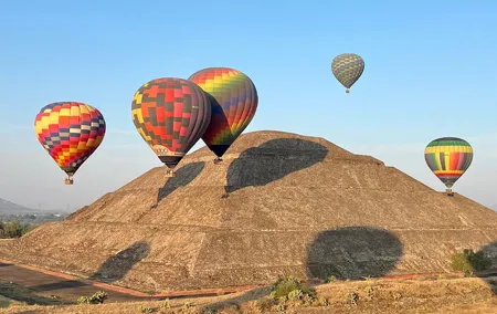 Balloon Flight with Pick Up on CDMX + Breakfast + Pyramids