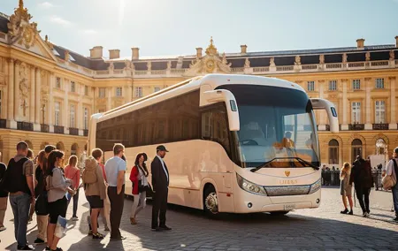 Bus Transfer : Paris to the Palace of Versailles Round-Trip
