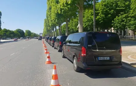 Transfers between Paris and Aéroports DE Paris Disneyland Versaille