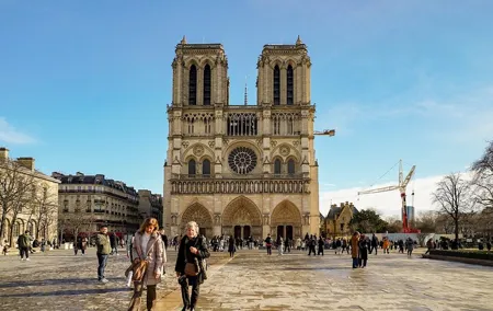 Paris Notre Dame Cathedral and Sainte Chapelle Semi Private Tour