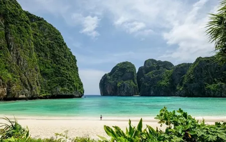 Phi Phi, Maya Bay and Khai Island Speedboat Tour from Phuket