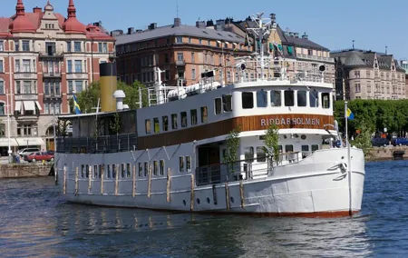 Stockholm: 2-Hour Walking Tour + 2.5-Hour Archipelago Cruise