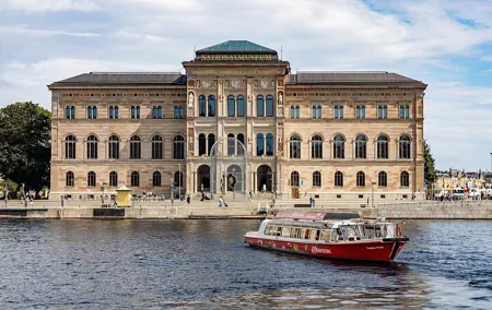 MegaCombo Hop-On Hop-Off Bus and Boat Tour in Stockholm
