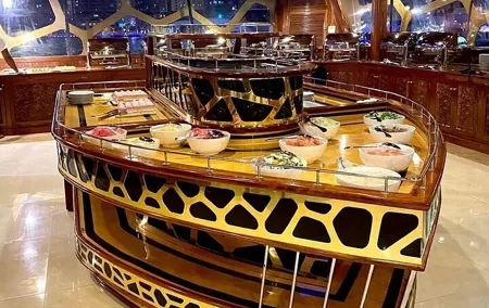 Dubai: Ocean Empress Dinner Cruise with Transportation