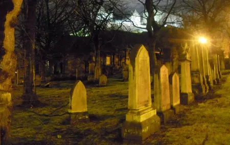 2 Hours Ghost Tour - English Tour Guide