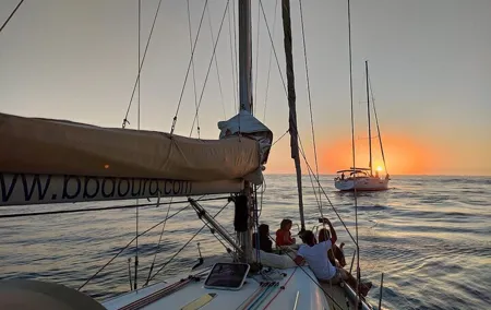 Sightseeing Sunset Sailboat Tour along Tagus River