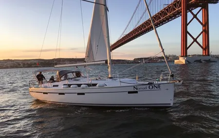 Lisbon Boat Cruise on the Tagus River: Discover Iconic Sights