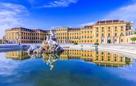 Private Transfer from Prague to Vienna with Český Krumlov Stop