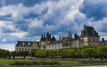 Fontainebleau Palace & Town Full-Day Tour from Paris (8 Hours)