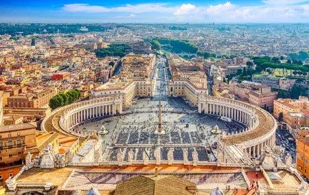 Private transfer: Naples to Rome, 2h Sightseeing Stops